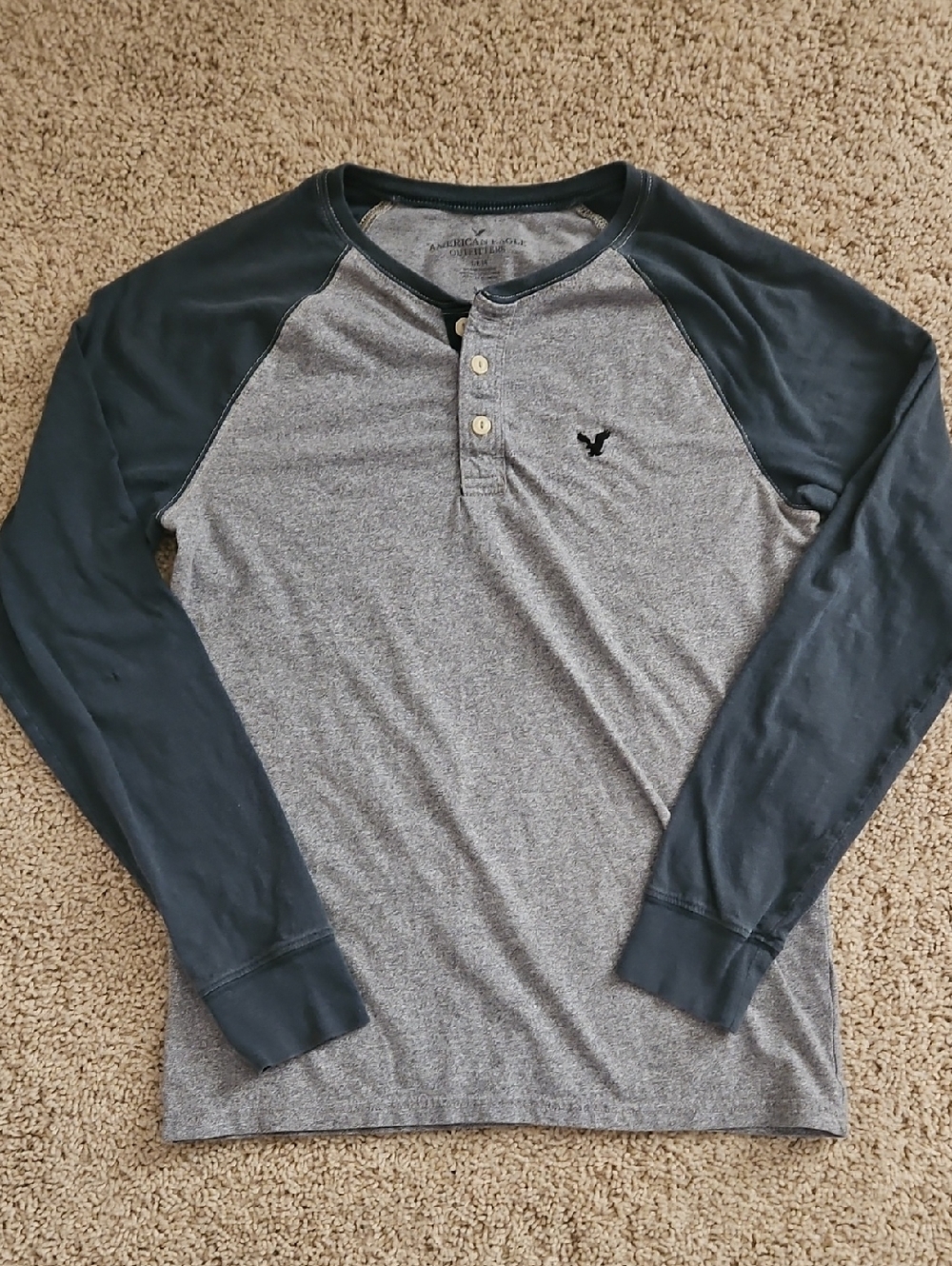 Men's Long Sleeve Henley Raglan Shirt - Gray with Dark Green Sleeves
